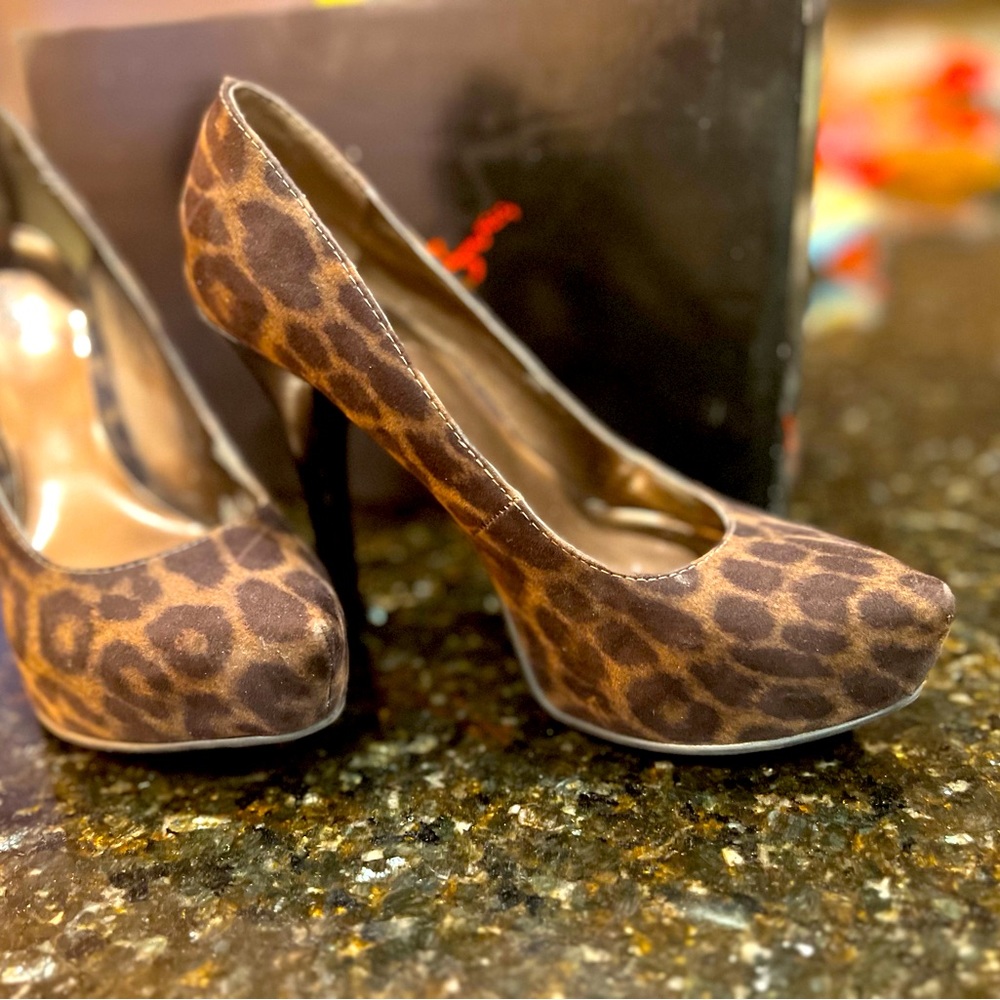 Carlos Santana platonic-brown leopard print 4’heel
